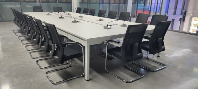 正易办公家具助力社会治理中心高效运行！