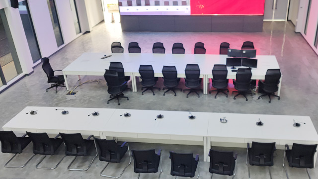 正易办公家具助力社会治理中心高效运行！