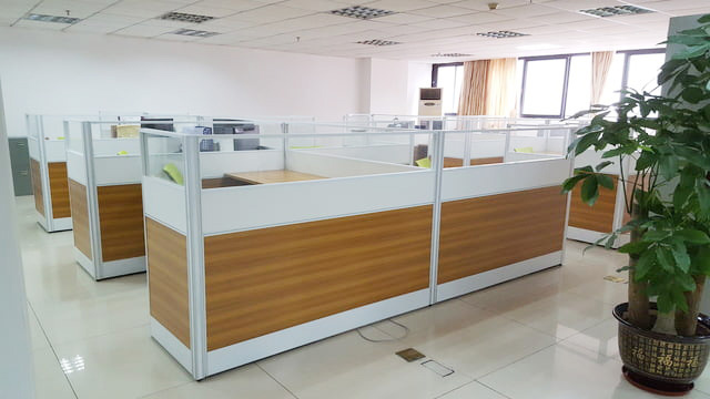 正易办公家具助力白云机场打造舒适办公环境！