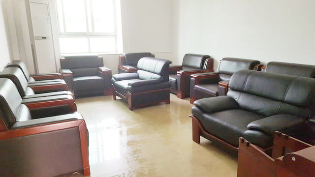 正易办公家具助力白云机场打造舒适办公环境！