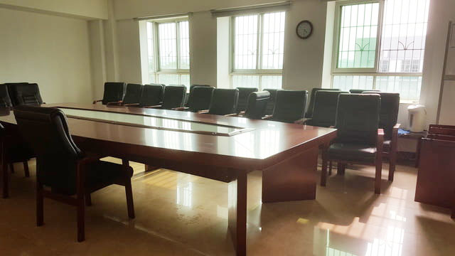 正易办公家具助力白云机场打造舒适办公环境！