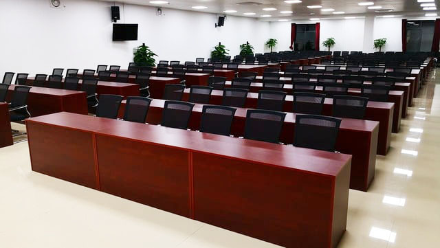 正易办公家具助力白云机场打造舒适办公环境！