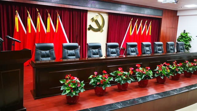 正易办公家具助力白云机场打造舒适办公环境！